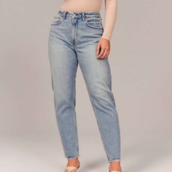 Abercrombie & Fitch Denim - Abercrombie Curve Love High Rise 80s Mom Jean Short